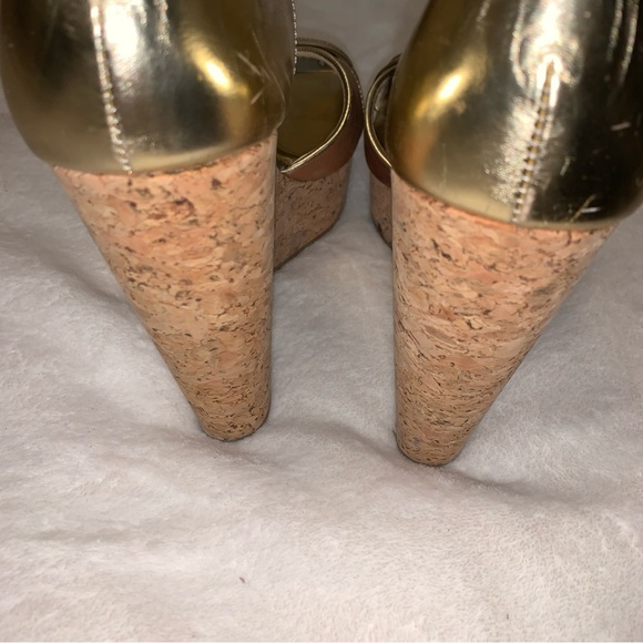 Jimmy Choo Wedge Size 39 1/2 Neutral Patent Leather Cork Platform Open Toe Wedge - Picture 6 of 14